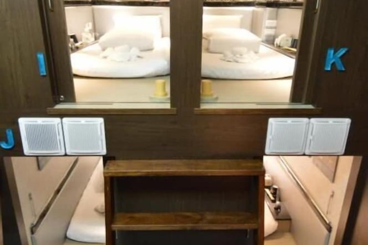 Room 44 of 61