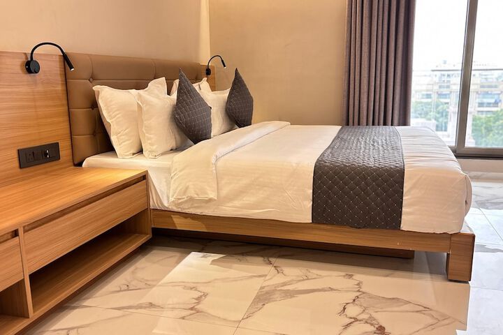Room 4 of 37