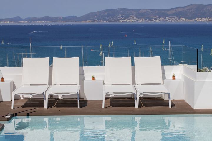 Hotel with Pool