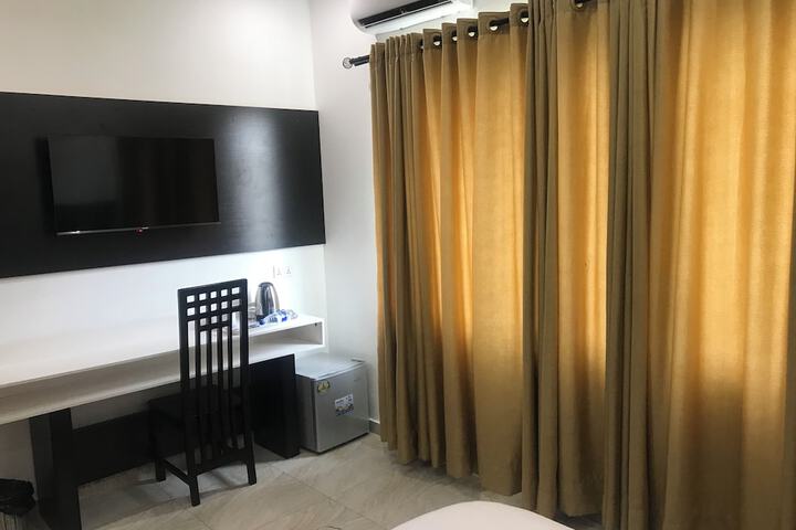 Room 16 of 66