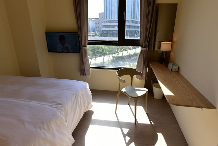 Room 25 of 142