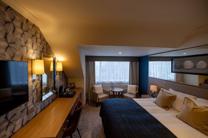 Room 8 of 50
