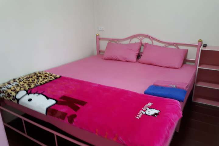 Room 6 of 12