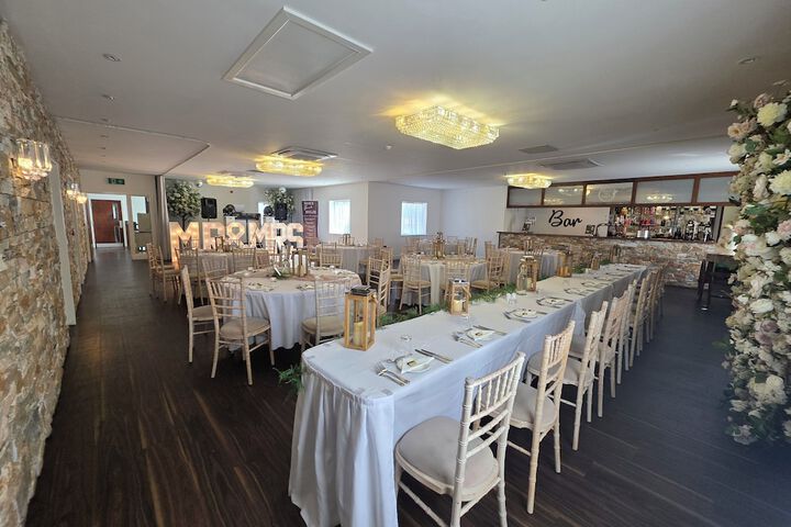 Ballroom/Hall 118 of 147