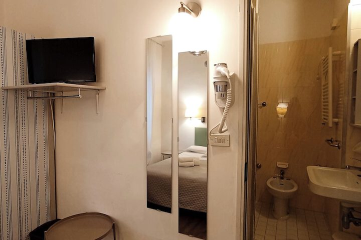 Room 25 of 90