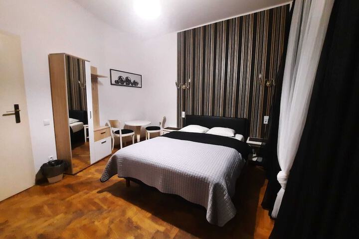 Room 65 of 159