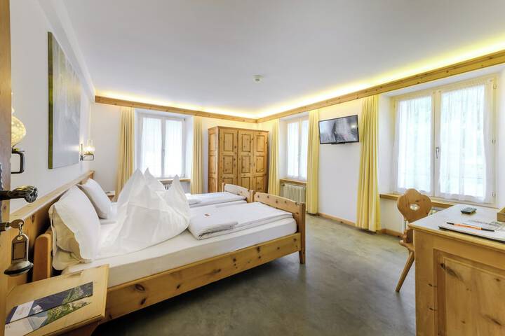 Room 7 of 25