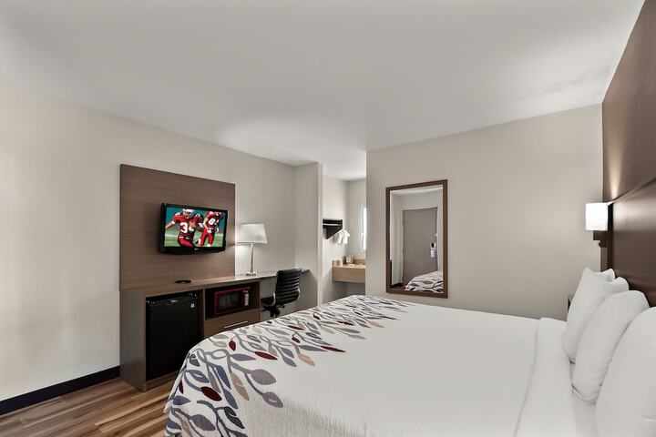 Standard King First Floor (3 of 10)