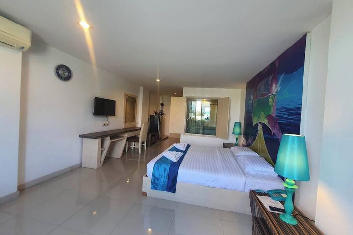 Room 95 of 147