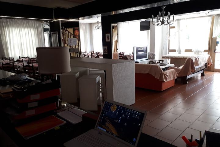 Lounge 25 of 45