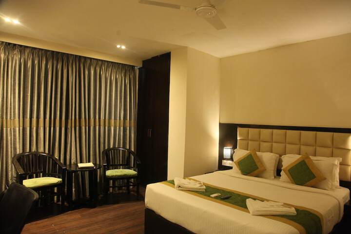 Room 12 of 37