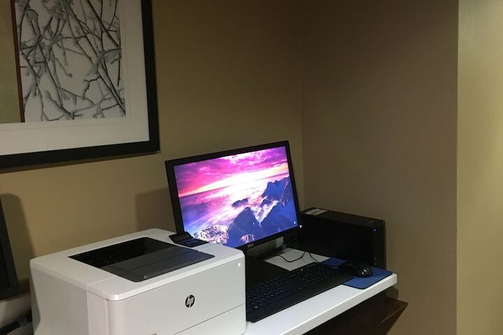 Business Center 31 of 36