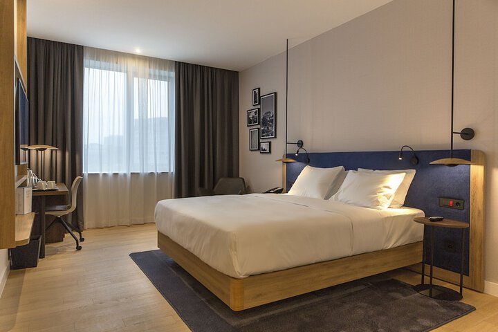 Room 4 of 35