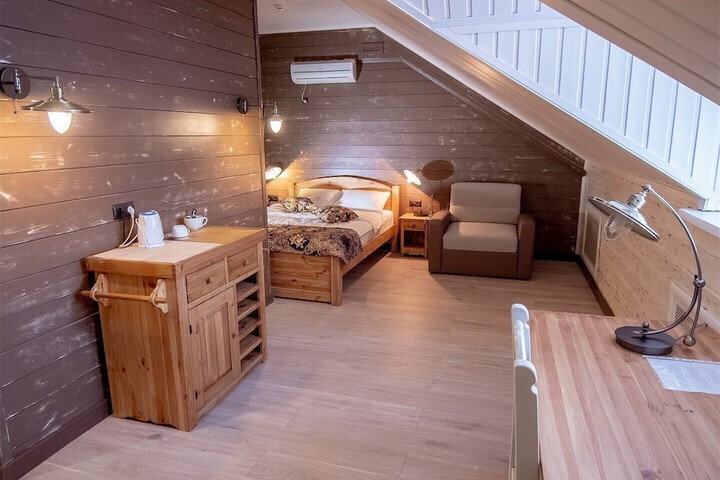 Room 12 of 42