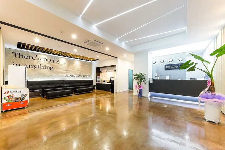 Guest Lobby