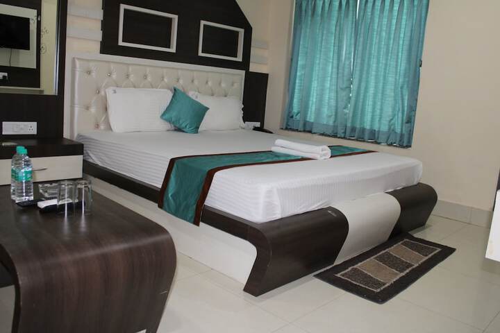 Room 9 of 34