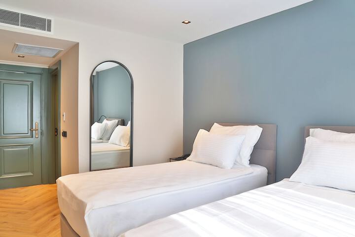 Room 5 of 51