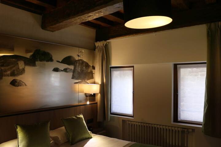 Room 4 of 94