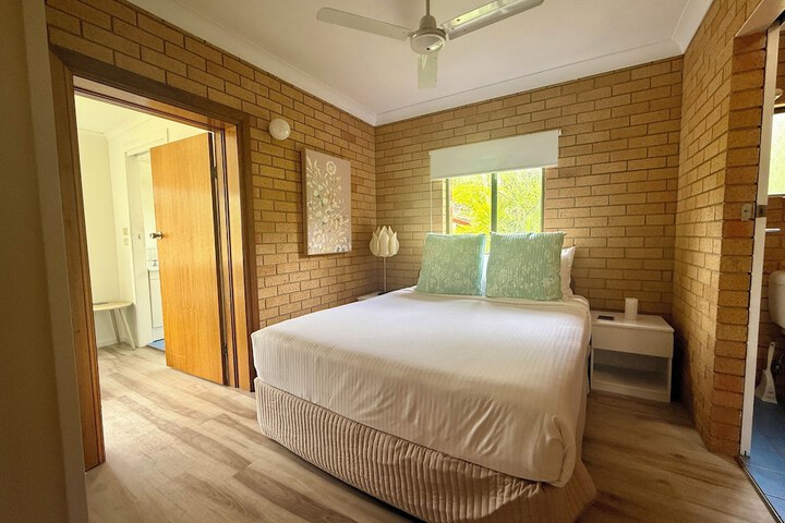 Room 2 of 16