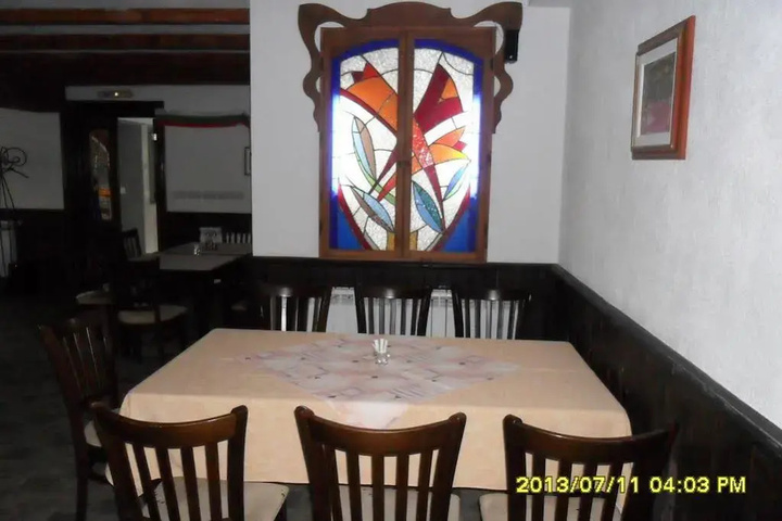 Dining 18 of 20