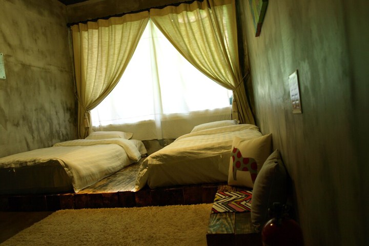 Room 8 of 47