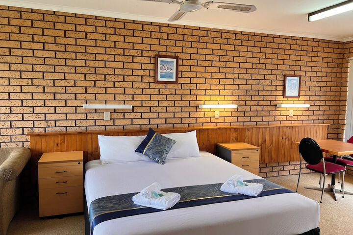 Room 3 of 52