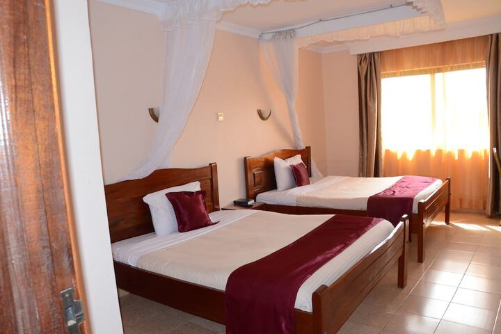Room 7 of 28