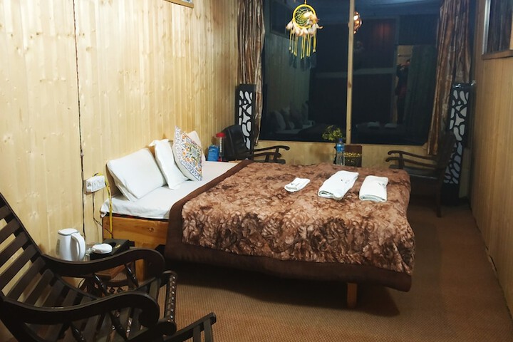 Room 5 of 17