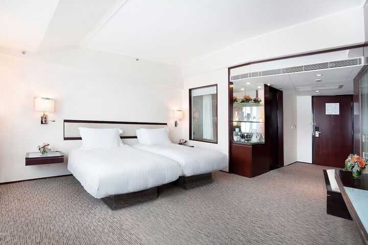 Room 15 of 112