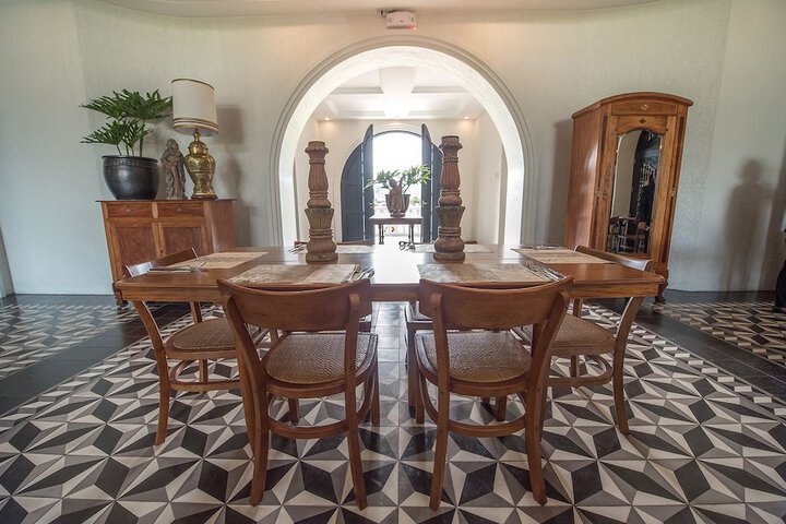 Dining 20 of 36