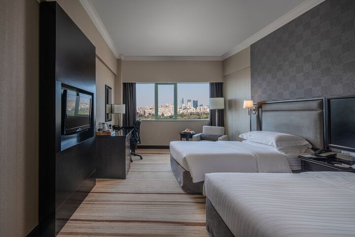 Room 10 of 36