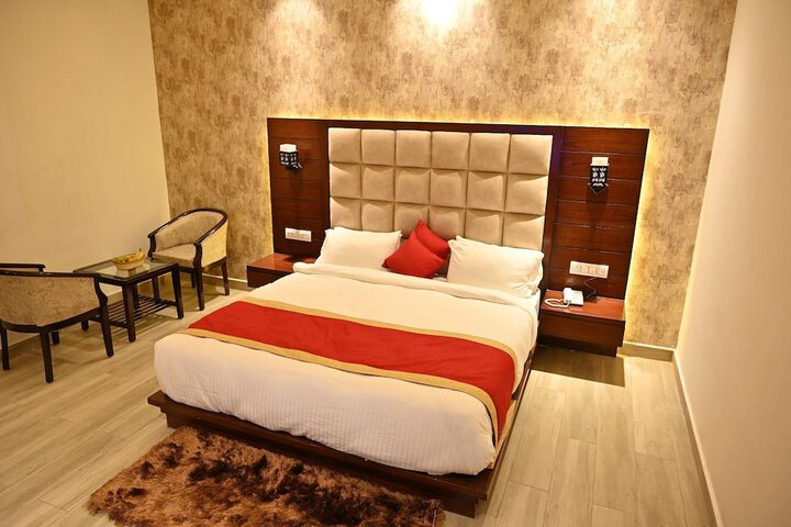 Room 6 of 27