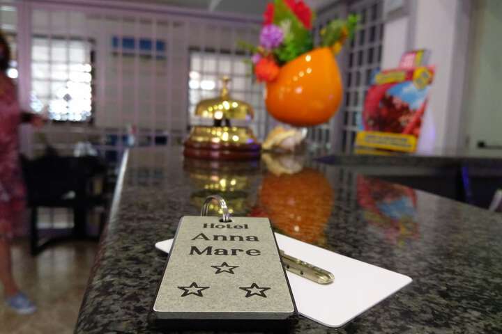 Check-in/check-out kiosk