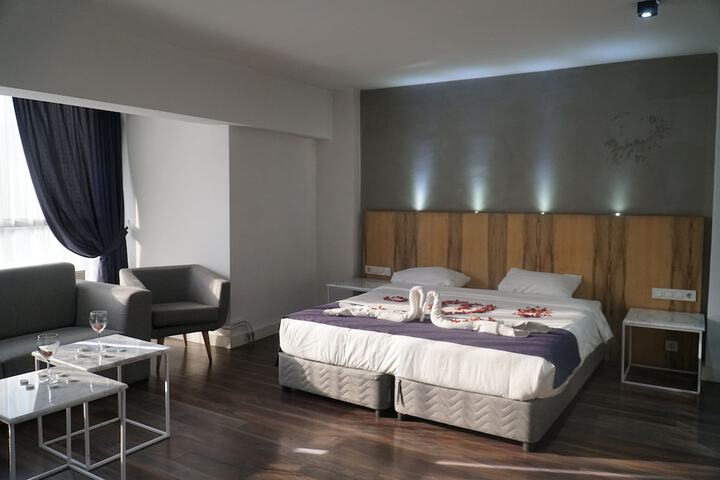 Room 9 of 18