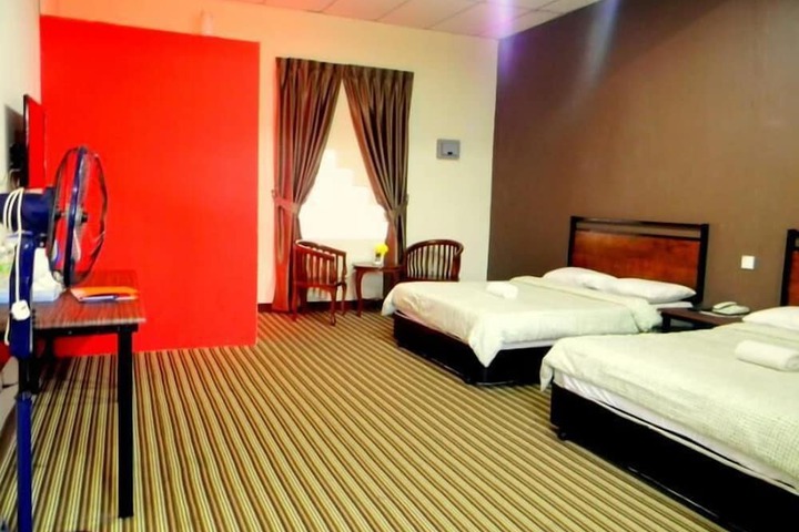 Room 3 of 10