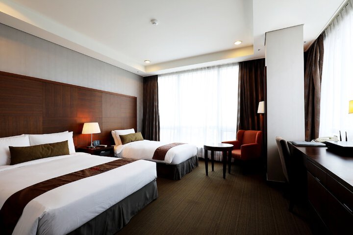 Room 18 of 32
