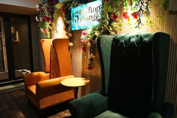 Lounge 48 of 57