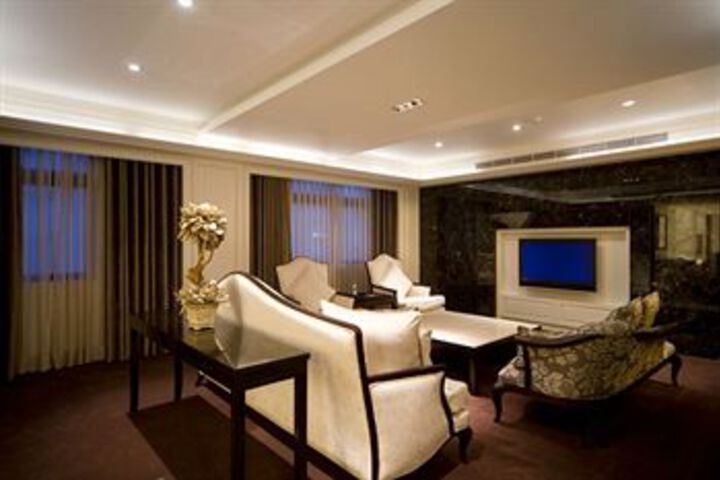 Room 18 of 28