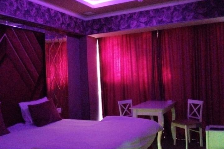 Room 2 of 16