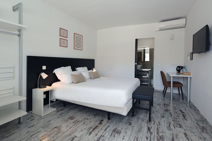 Room 14 of 74