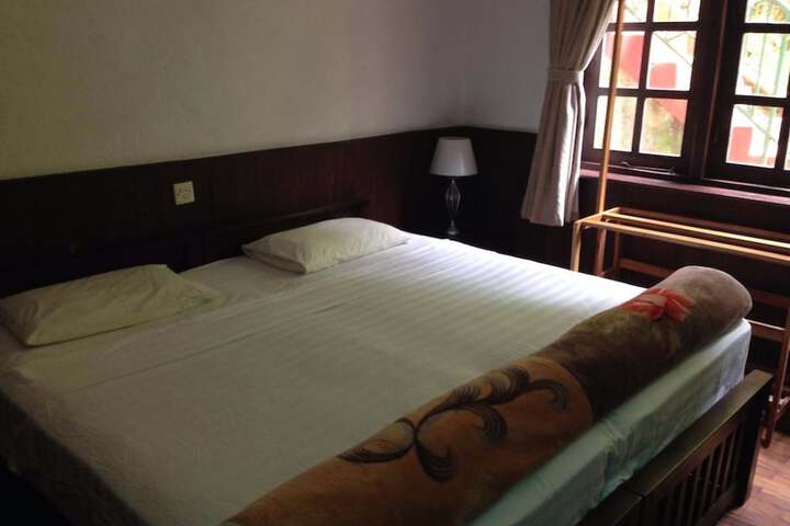 Room 5 of 46