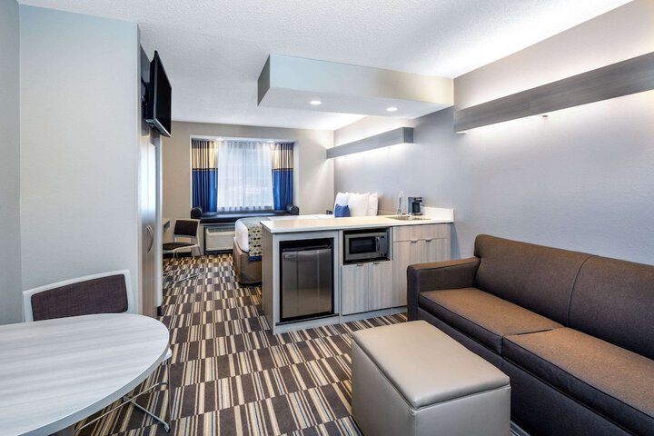 Room 5 of 18
