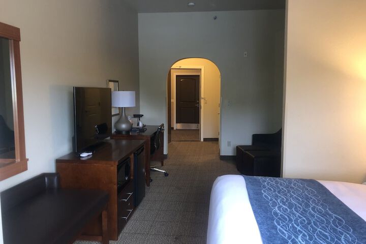 1 King Bed Suite (6 of 24)