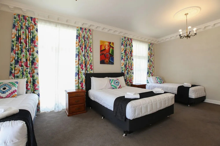 Room 5 of 25