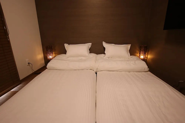 Room 4 of 22