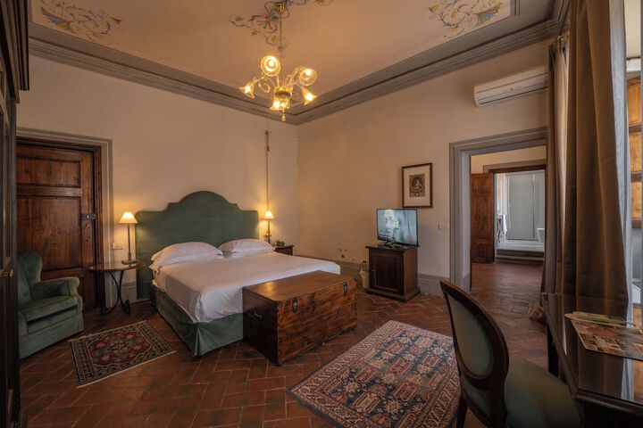 Room 34 of 110
