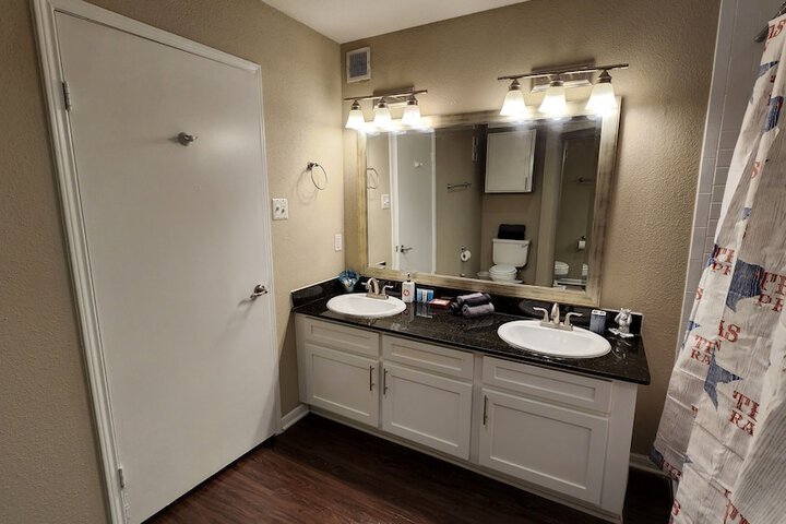 Room 28 of 47