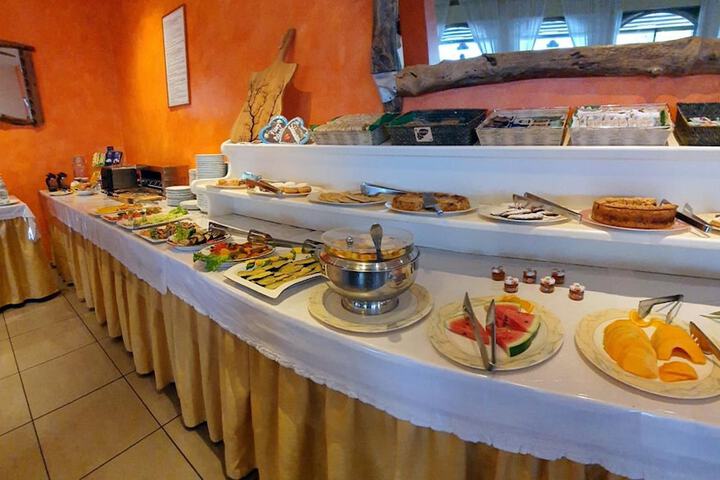 Dining 45 of 70