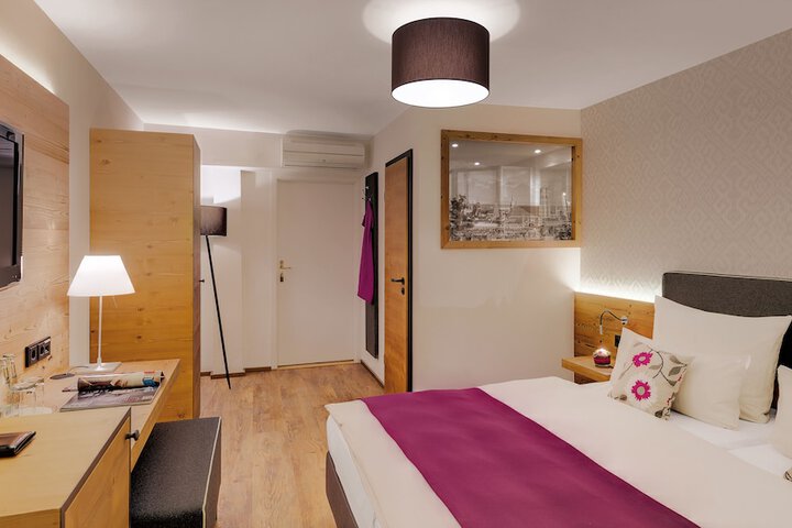 Room 32 of 62
