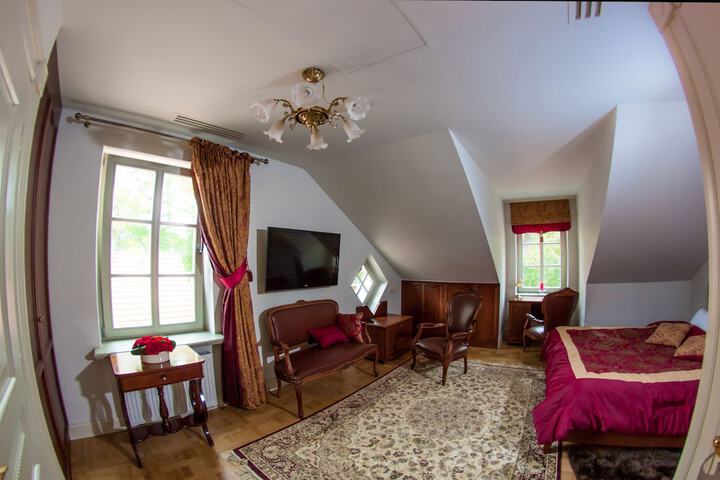 Room 2 of 35